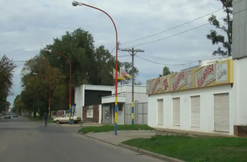 Violento asalto a conocido frigorífico: amenazaron a empleados con una ametralladora y se llevaron una millonaria suma