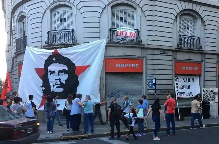 A 51 años de su muerte, militantes rosarinos recuerdan al «Che» Guevara