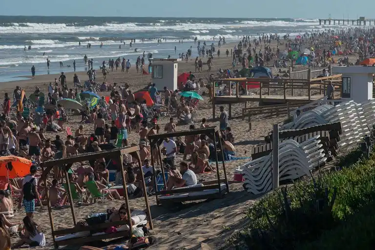 Pinamar donde todavía se puede vivir sin tapabocas