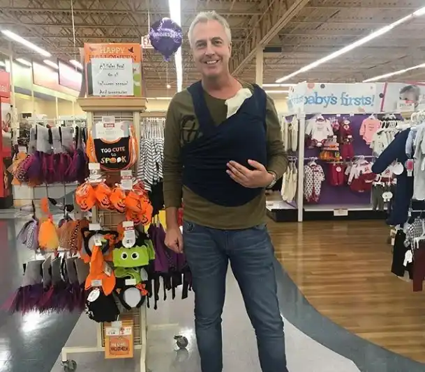 Marley salió a pasear por primera vez con su hijo Mirko