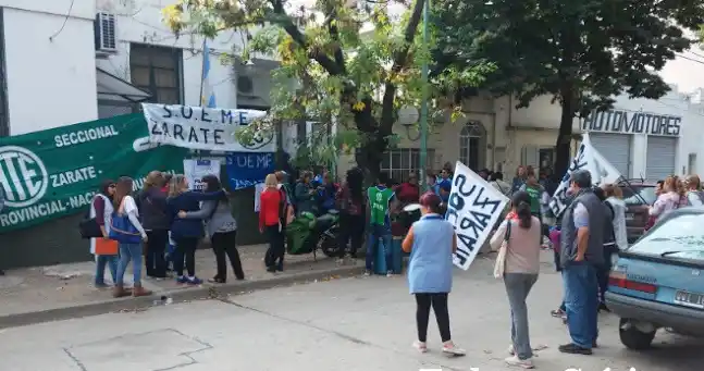 Auxiliares docentes tomaron el Consejo Escolar de Zárate