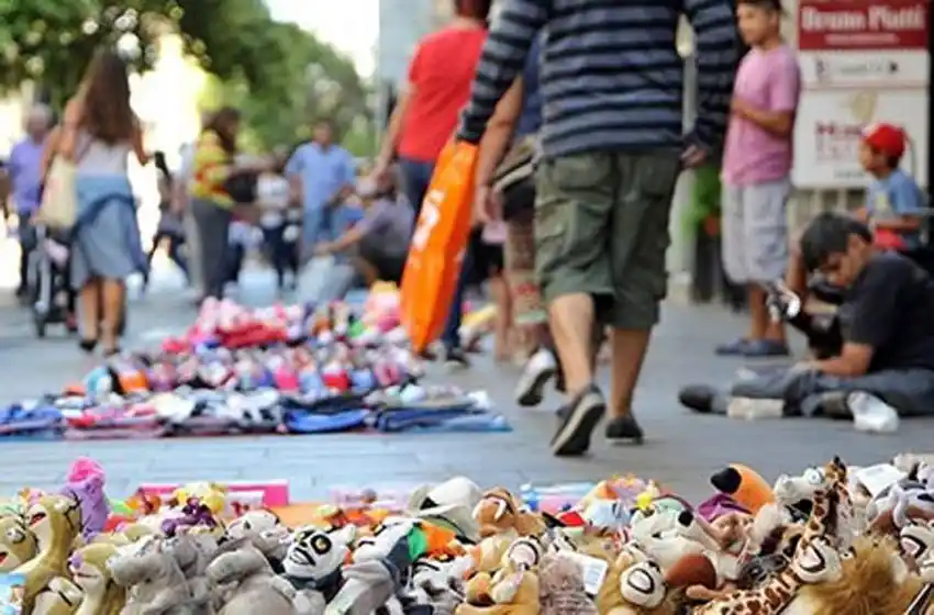 Caen las ventas en los puestos ilegales callejeros