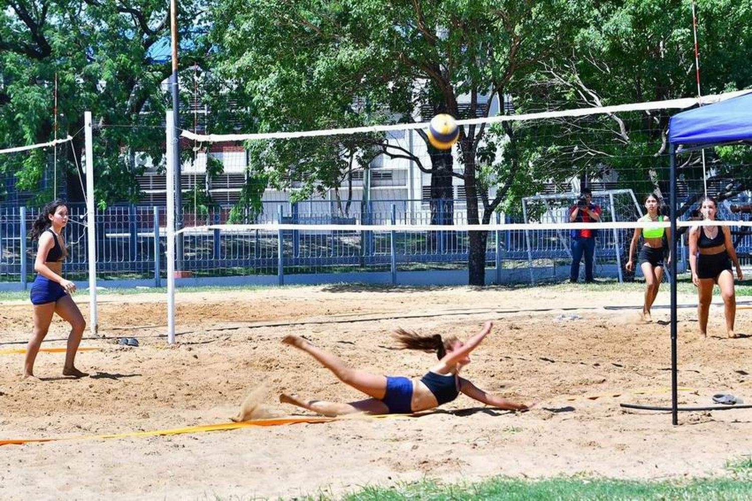 El estadio Cincuentenario vibró con el vóley de playa