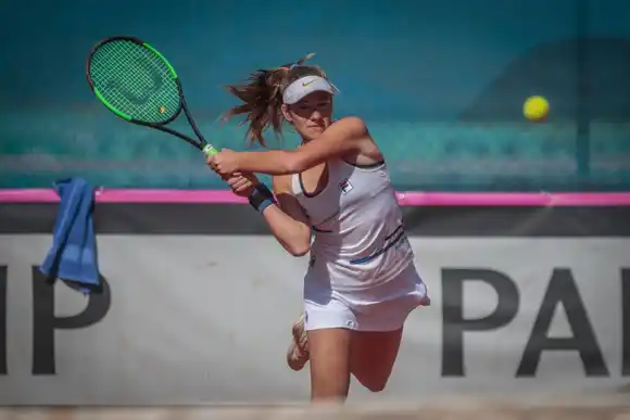 Solana Sierra sigue adelante en Cataluña