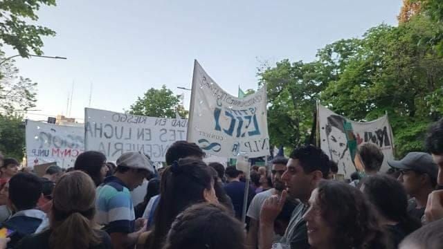 La Marcha de las Antorchas avanza sobre Av.7.