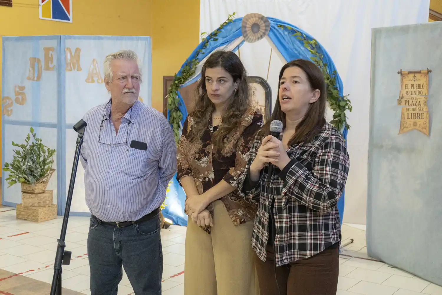 Las representantes legales Malena Fernández y Mariana Pizzo, junto al presidente de Despertares, Luis del Biaggio