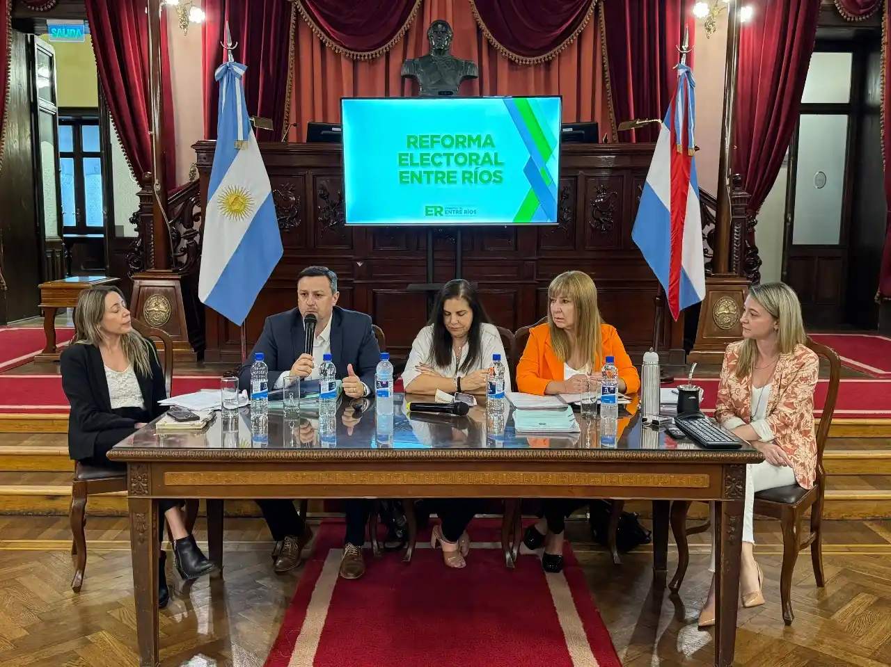 Trataron en comisión la reforma del régimen electoral de los municipios