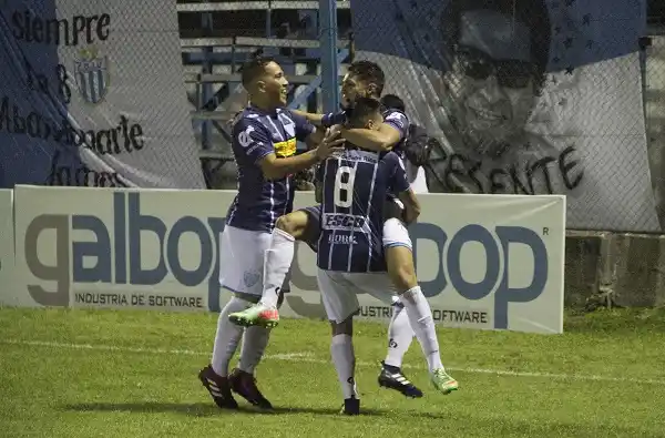 Juventud le ganó a Morón y quedó a un paso de la cima