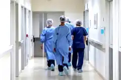 "Los residentes del país son la base fundamental del sistema de salud"