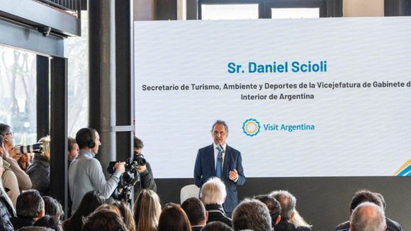 Scioli reveló que se analiza implementar un IVA diferencial para el sector turístico