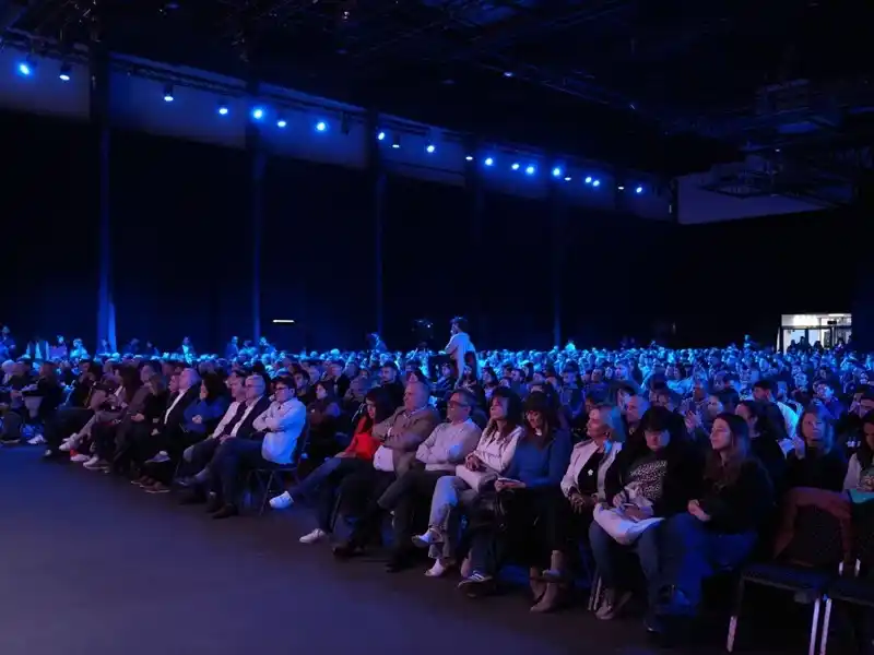 Gran concurrencia en el Salón Metropolitano de Rosario.