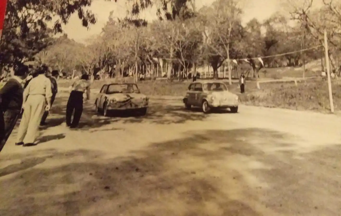 Carrera autos costanera década 60