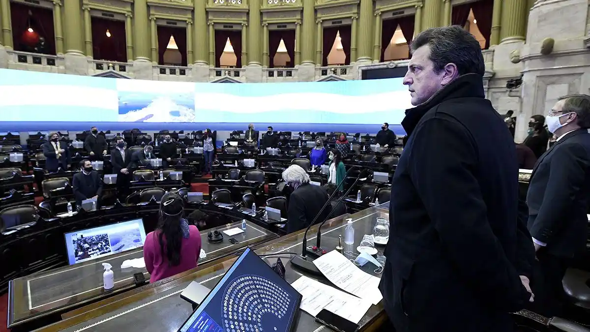 Video: un legislador se mostró en un acto erótico con su mujer en plena sesión