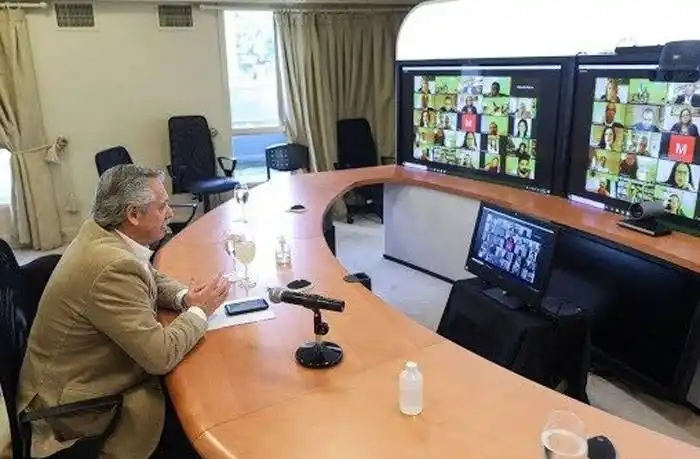El Presidente junto a los  Diputados de la oposición por teleconferencia