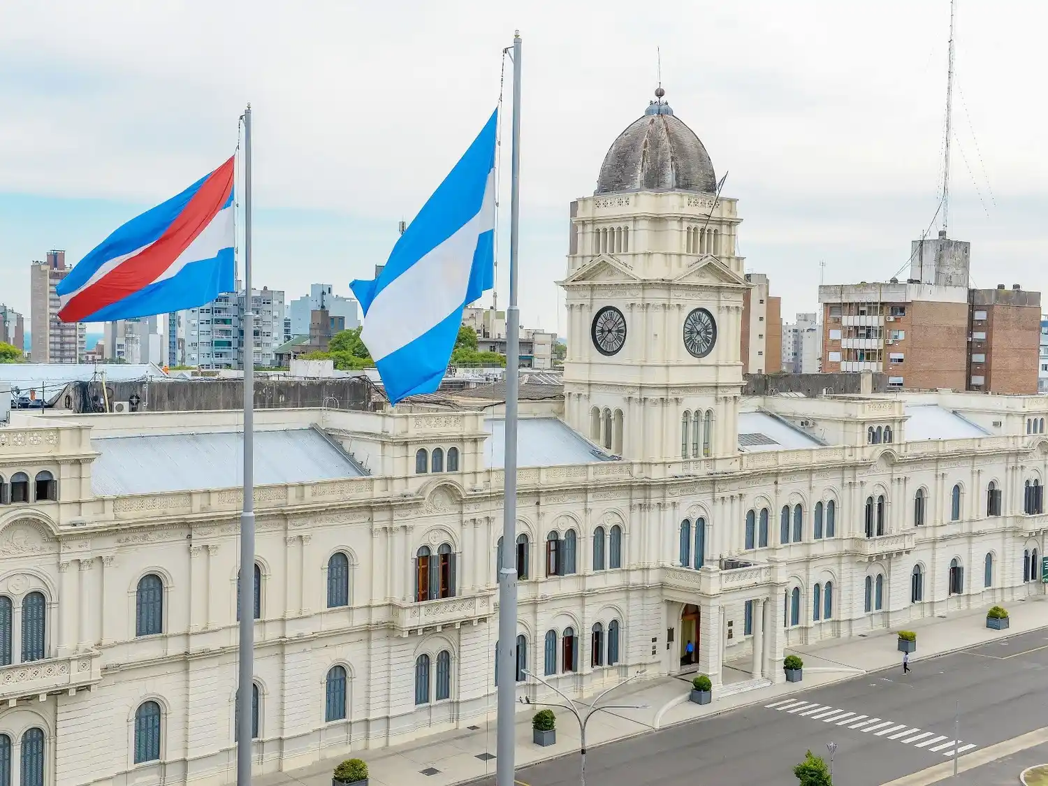 El gobierno convoca a estatales y docentes para abrir la paritaria 2026