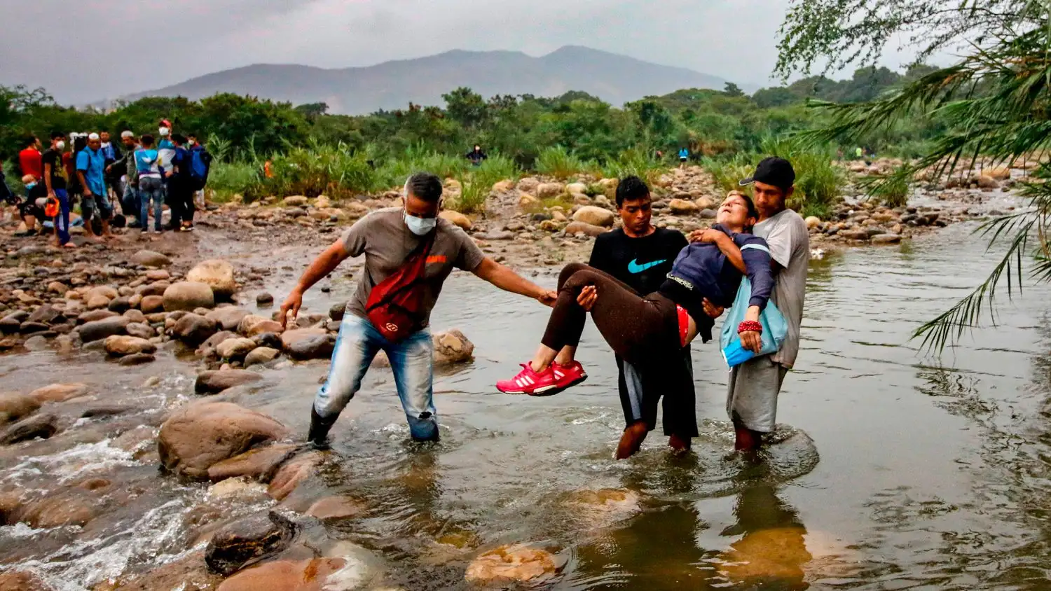 Colombia no aplicará vacunas a más de un millón de migrantes venezolanos