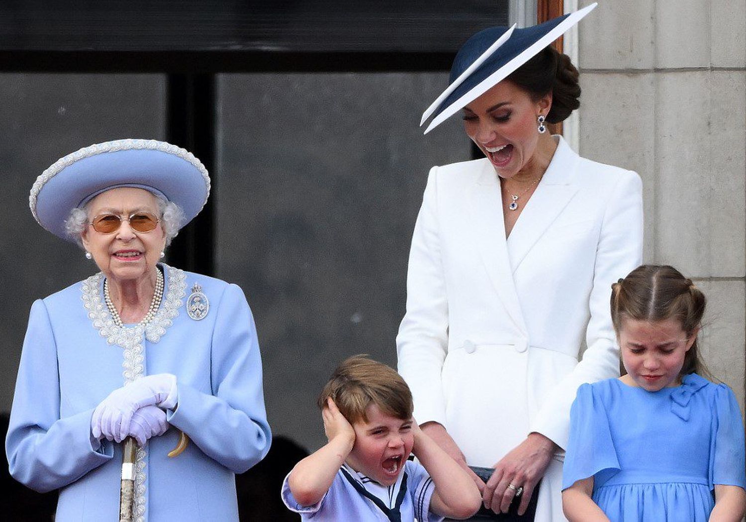 Isabel II cancela su participación en la misa de su jubileo debido a un «malestar»