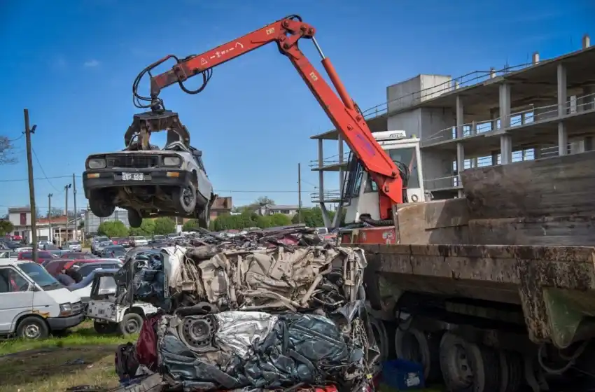 Compactan cerca de 600 autos y 1500 motos secuestradas en playones municipales