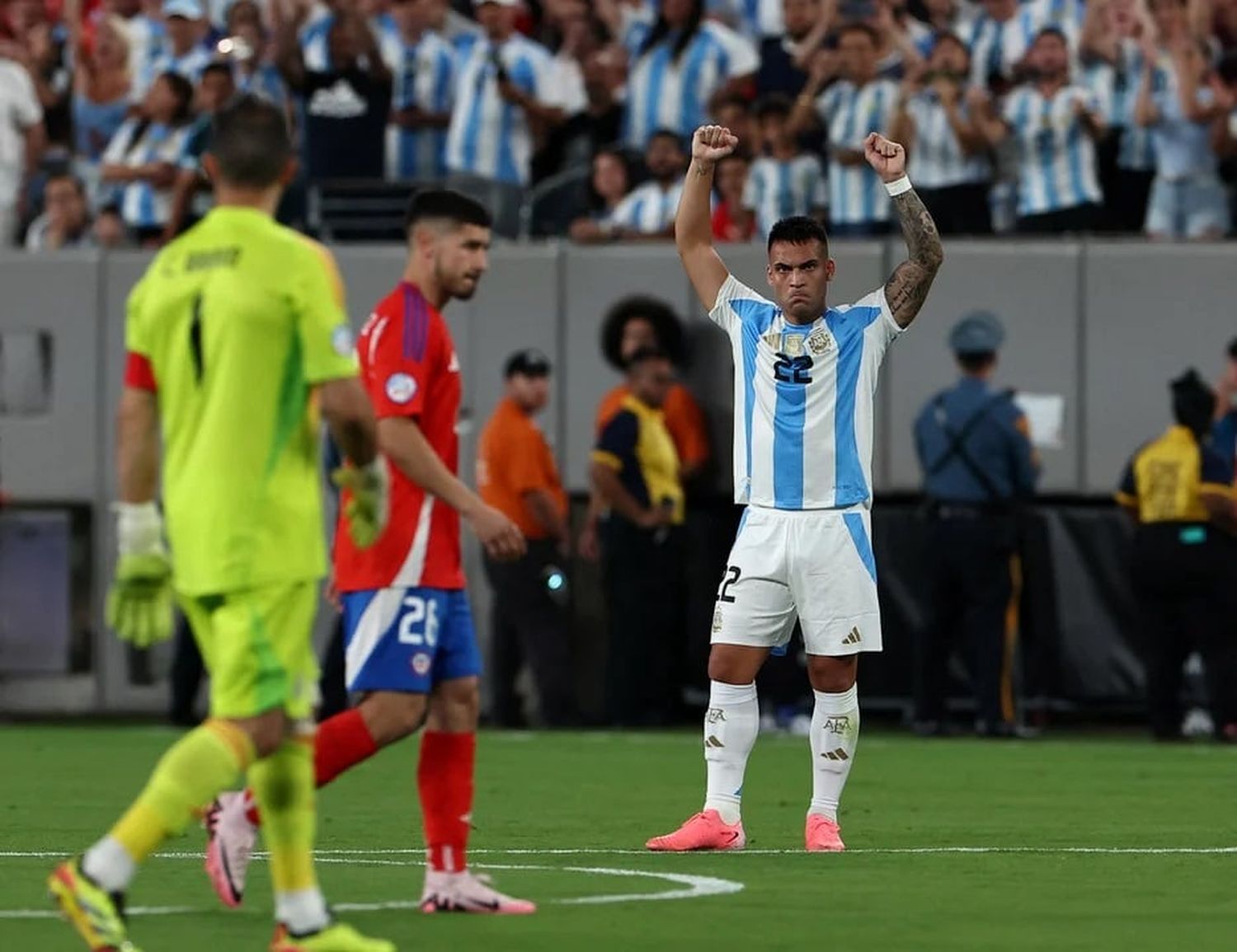 Lautaro Martínez celebra su gol ante Chile en la Copa América