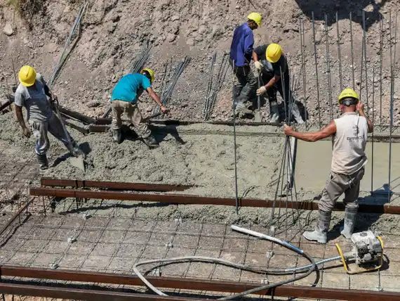 Barrio Minuán: continúa la obra del sistema de compuertas