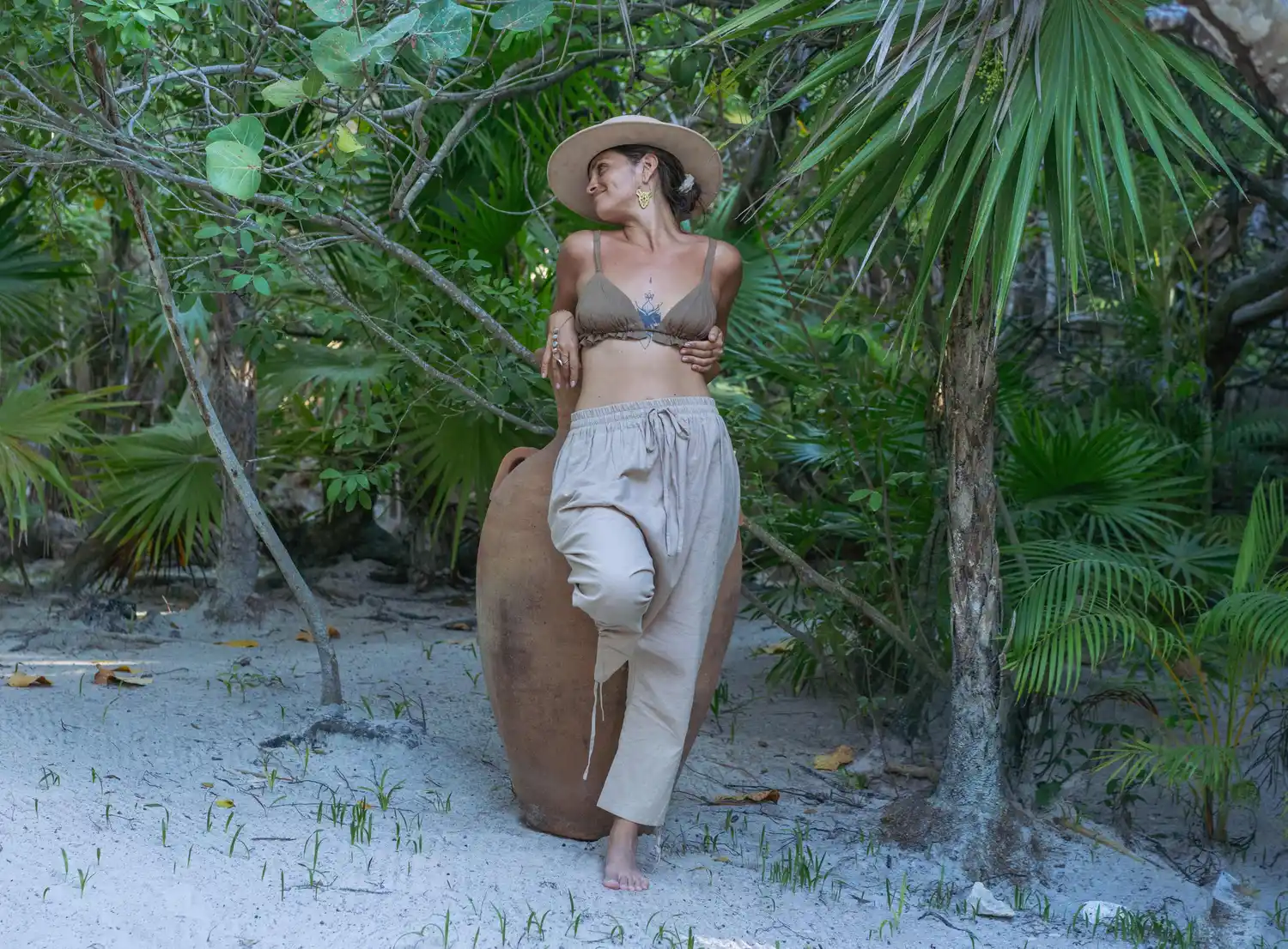 “Trabajo con telas naturales y tintes vegetales; para mí, crear es también cuidar el entorno”, expresó la creadora de Cíclica Creativa (Foto: Magalí Ferrero)