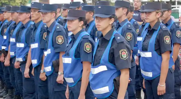 40 policías recorren las calles de la ciudad durante la semana