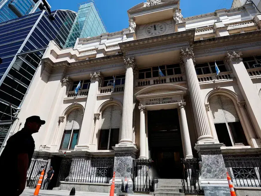 Créditos en dólares: el BCRA definió las pautas para que los bancos puedan prestarle a más empresas