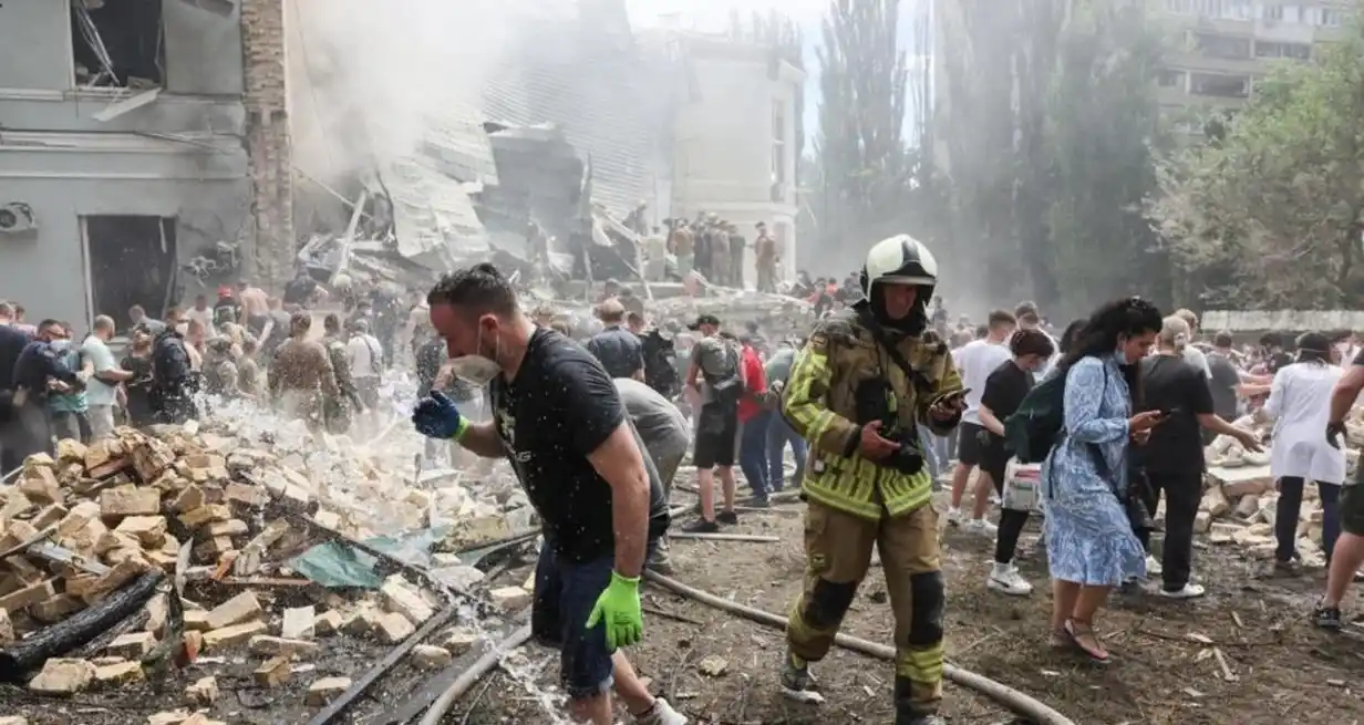 Ataque a hospital de niños en Kiev. "Esta cruel agresión, que es un desprecio total por la vida humana, pone en peligro la seguridad europea y transatlántica", dijo la embajadora estadounidense en Ucrania, Bridget Brink. Reuters