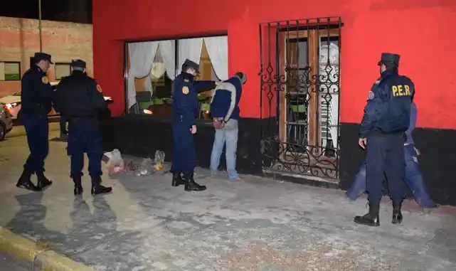 Dos jóvenes con antecedentes, detenidos por el robo de un kiosco 