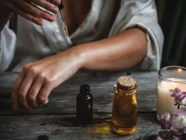 El aceite esencial de citronela es la solución a (casi) todos tus problemas