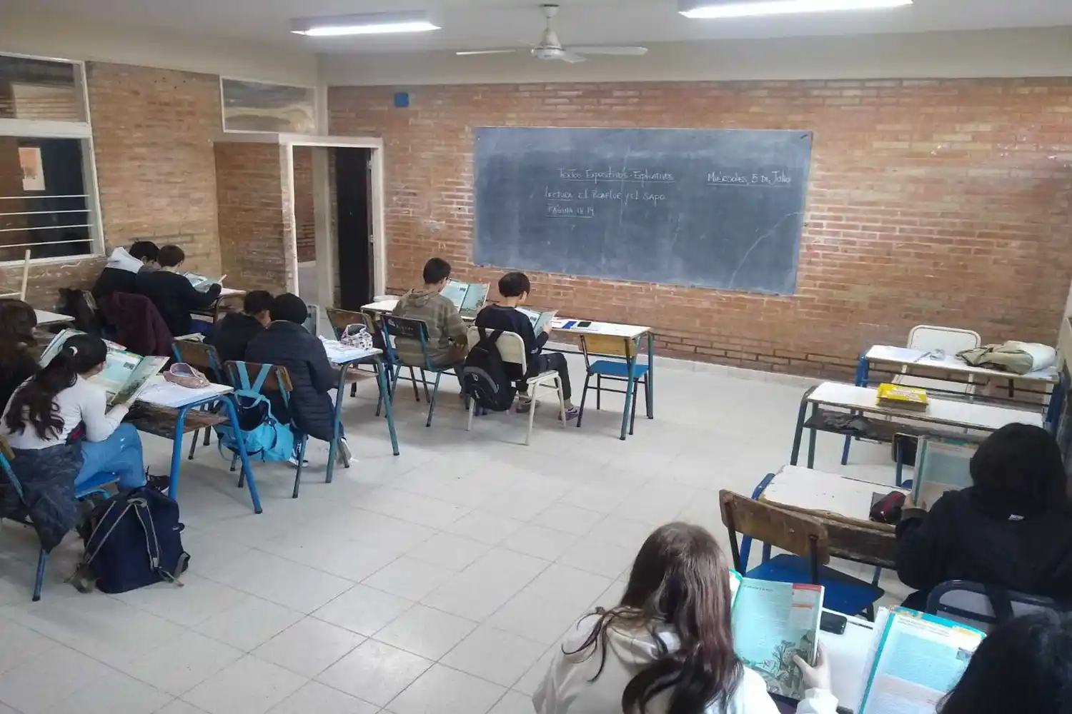 Se distribuyen Libros para Aprender   en escuelas secundarias