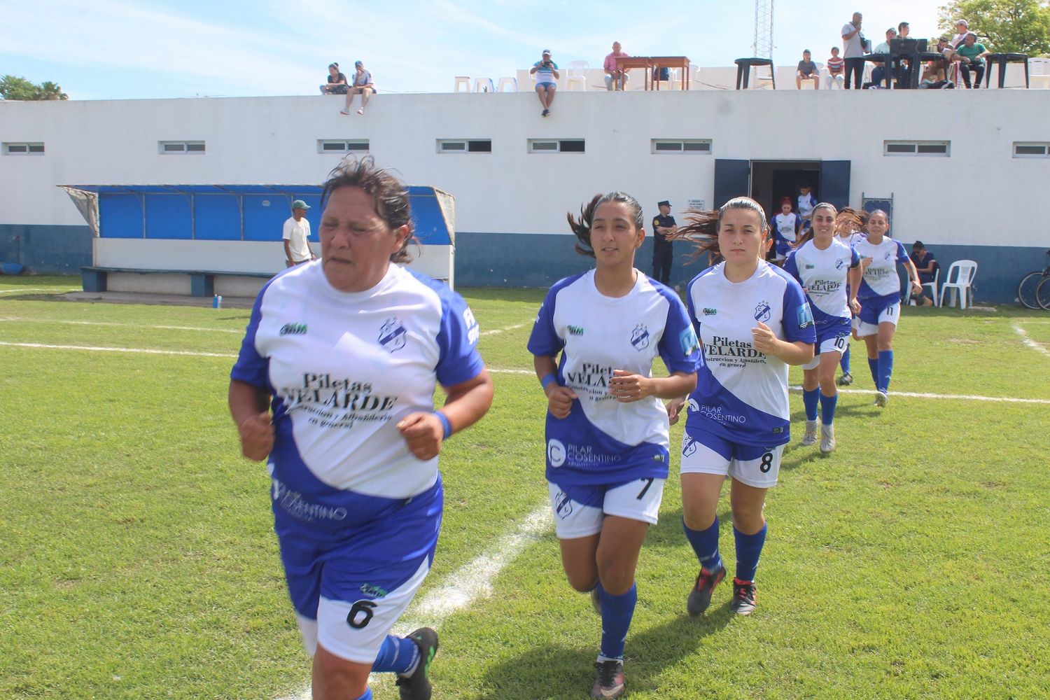 El equipo superior femenino del C.A. Libertad tras empatar 0-0 con su similar de Juventud y Ferrocarril Unidos de Carbó, en la definición por penales se impuso por 3-0 y se coronó campeón 2024.