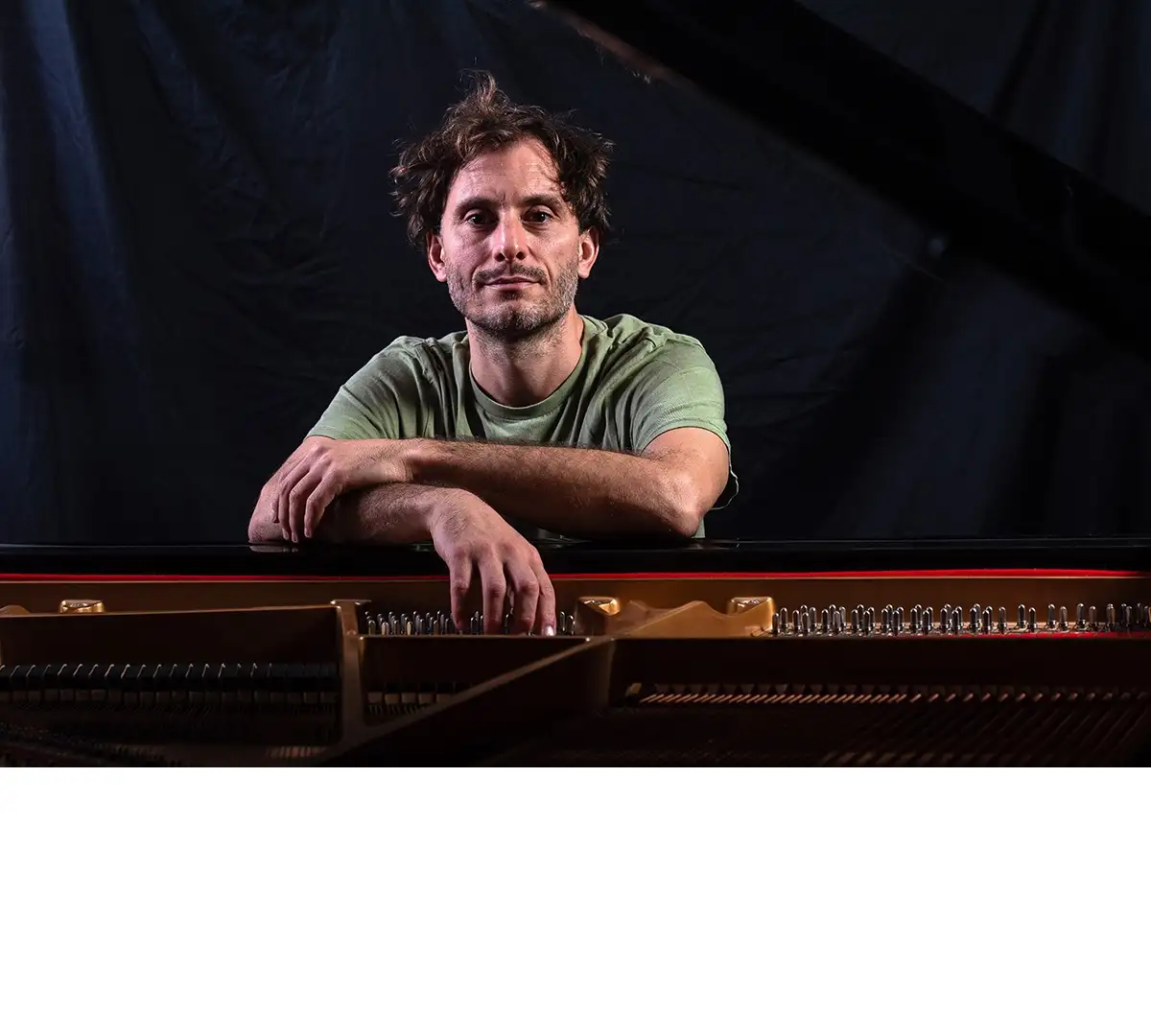 Sebastián Macchi presenta “Divino Profano” en Paraná: un homenaje instrumental a García, Spinetta y Páez
