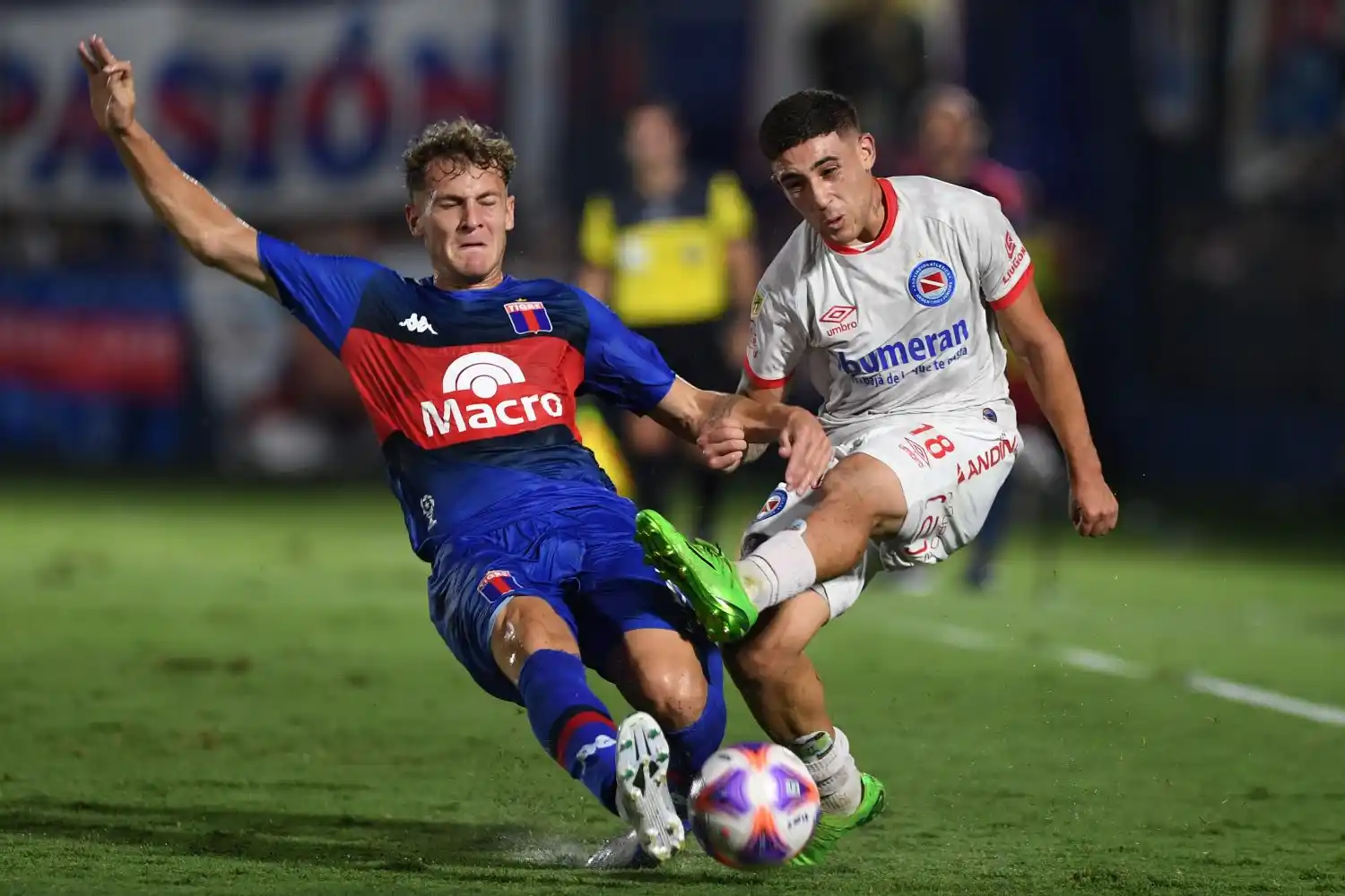 Argentinos se hizo fuerte en Victoria.