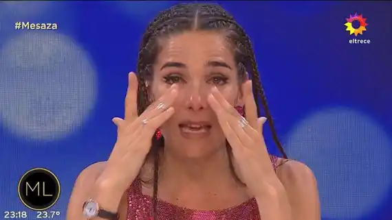 Juana Viale rompió en llanto en el último programa de La noche de Mirtha