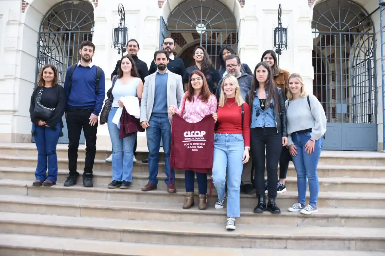 Reducen carga horaria y reconocen aportes previsionales a residentes de médicos