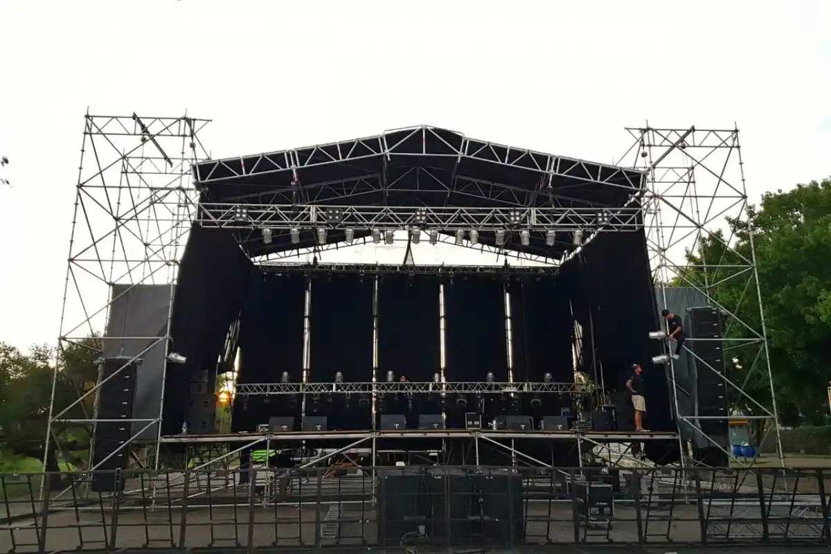 Fabiana Cantilo cerró la primera gran noche de la Fiesta del Pescado y el Vino