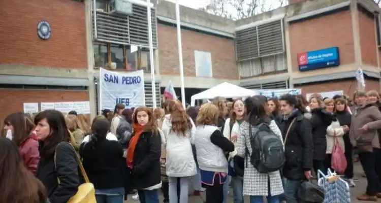 Docentes volvieron a reclamar el pago de salario adeudado