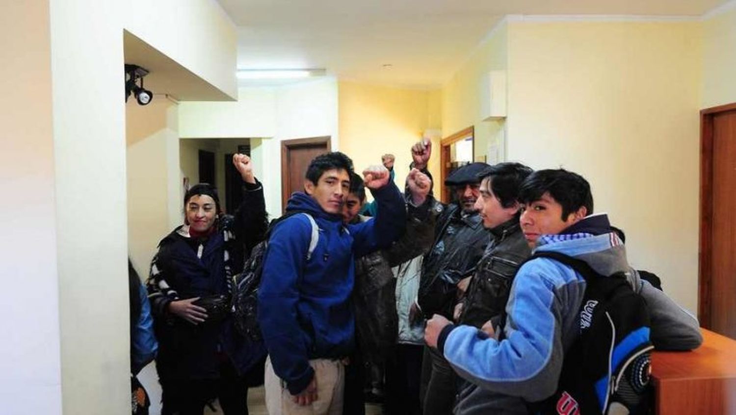 Un grupo mapuche ocupó el juzgado y pidió la renuncia del juez Otranto