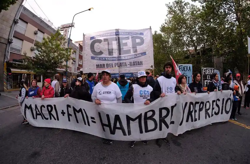 Organizaciones y gremios marcharon en la ciudad contra el Presupuesto