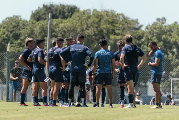 Alvarado viajó a La Plata para sumar más amistosos