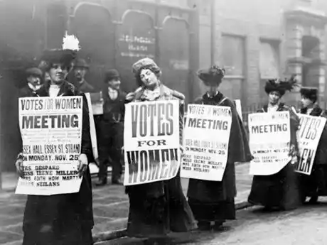 El día surgió de conflictos sociales y reivindicaciones que transformaron la historia contemporánea.