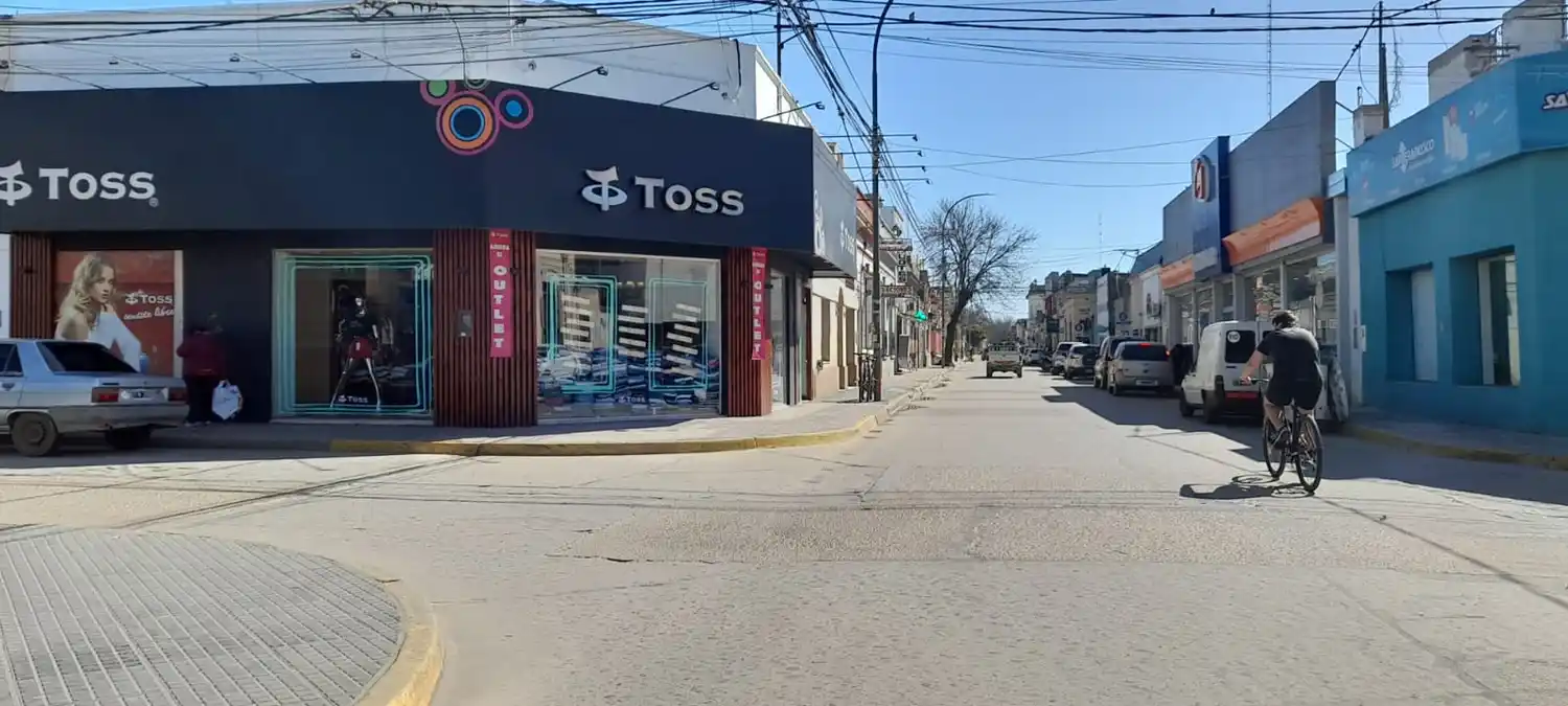 Feriado : poco movimiento en las calles y preparativos para la marcha de repudio