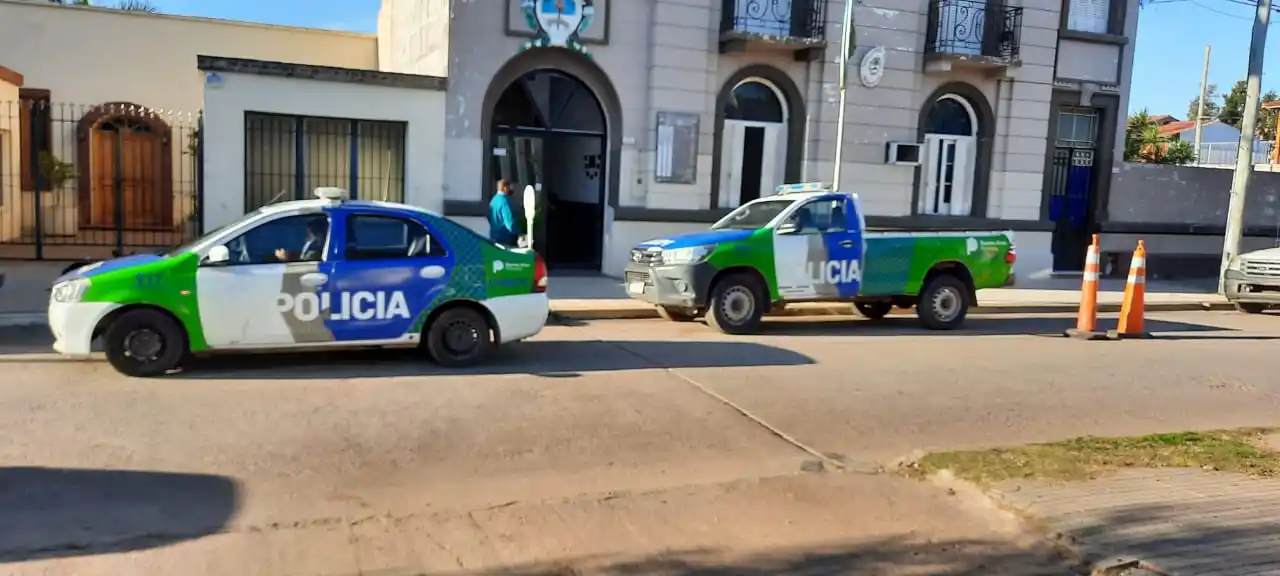 Allanaron una casa por amenazas y encontraron a un prófugo por robo