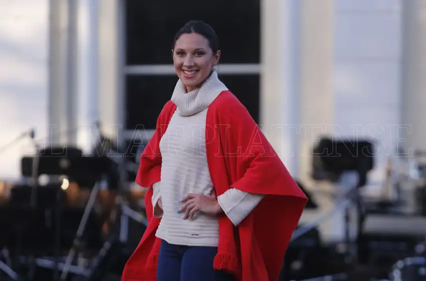 La moda dijo presente en la Plaza del Agua y engalanó la tarde