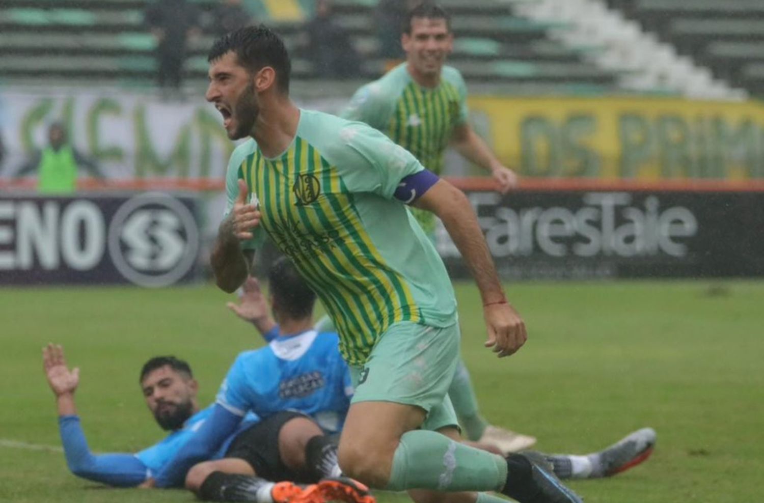 Aldosivi goleó a Racing y se escapa de la zona roja