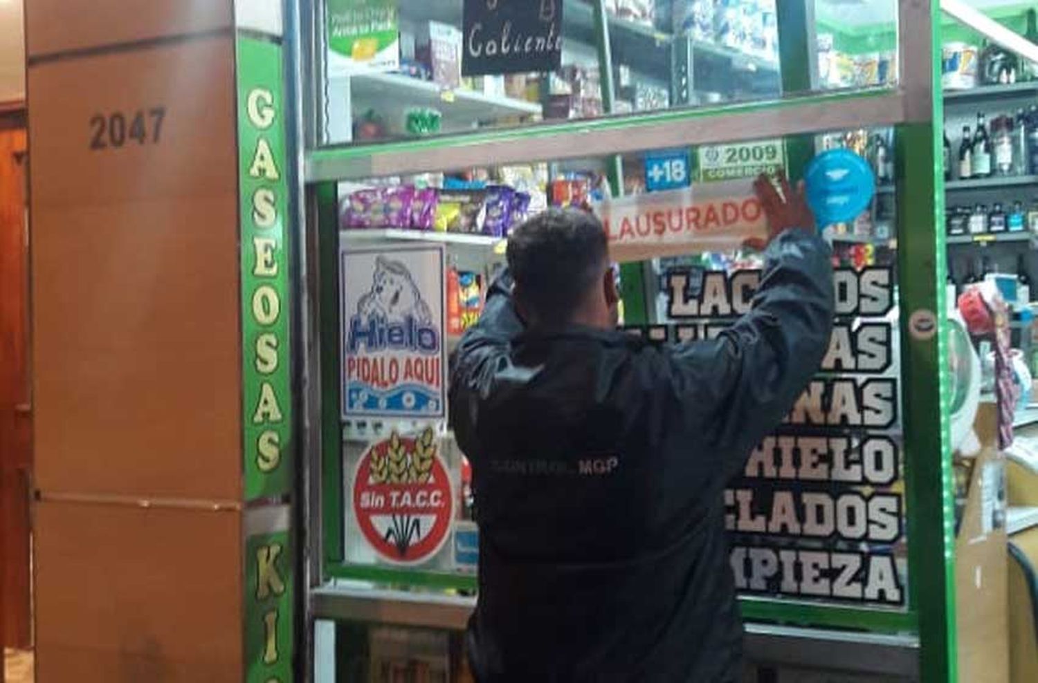 Clausuraron 2 comercios y un vehículo que transportaba mercadería sin autorización