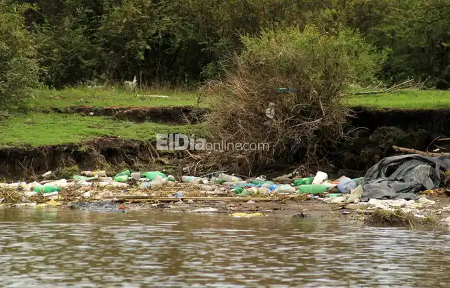 La contaminación del río, los desechos industriales y el cáncer en Gualeguaychú