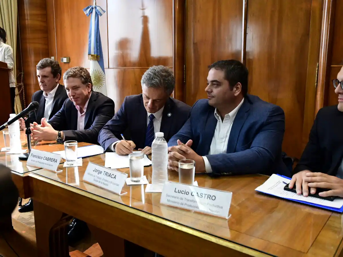 Gobierno firmó compromiso con  la industria textil y del calzado  para impulsar la producción  