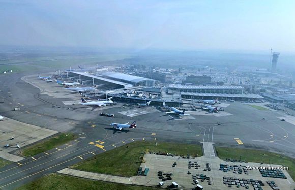 Aumento del «dólar turista»: aerolíneas reclaman por la imprevisibilidad para operar y planificar en Argentina